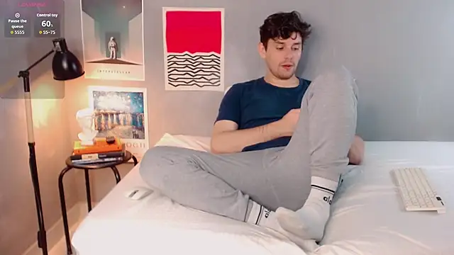 Snapshot of Elio555 chatting on December 16, 9:41 pm Elio555 online show from December 16, 9:41 pm