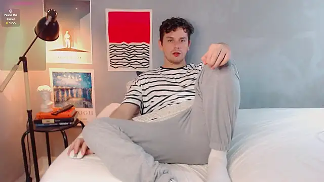 Snapshot of Elio555 chatting on November 6, 12:14 am Elio555 online show from November 6, 12:14 am