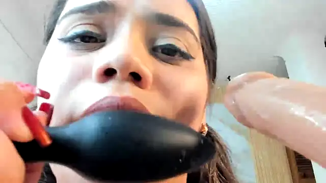 Snapshot of samy_19_ chatting on October 8, 11:16 pm samy 19 online show from October 8, 11:16 pm