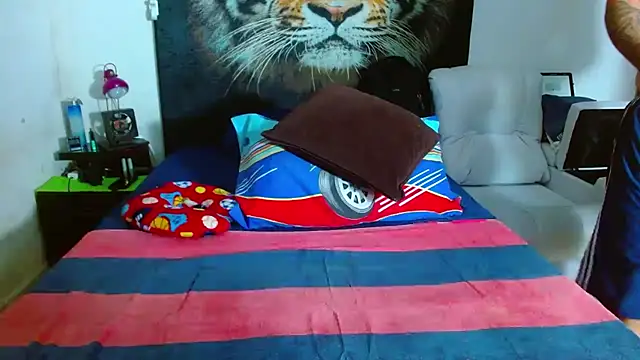 Snapshot of Michaell_Myerss_ chatting on October 28, 2:05 pm Michaell Myerss  online show from October 28, 2:05 pm