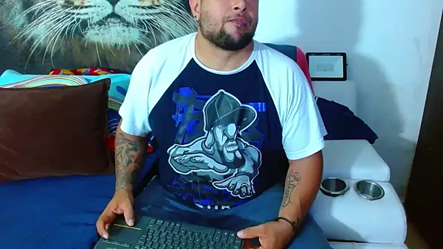 Snapshot of Michaell_Myerss_ chatting on November 10, 8:14 pm Michaell Myerss online show from November 10, 8:14 pm