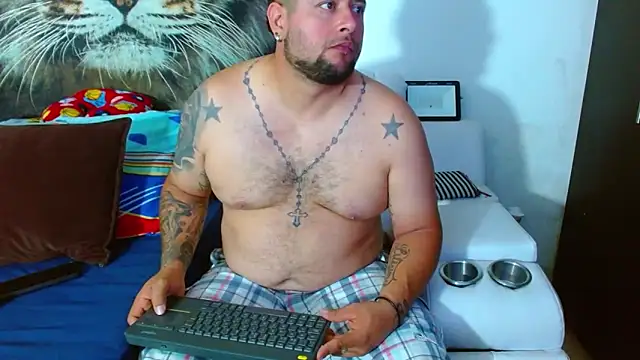 Snapshot of Michaell_Myerss_ chatting on November 5, 12:19 pm Michaell Myerss online show from November 5, 12:19 pm