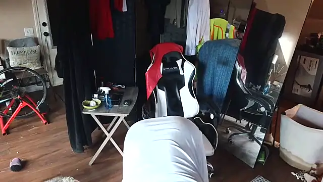 Snapshot of bigshh8 chatting on October 1, 6:12 pm bigshh8 online show from October 1, 6:12 pm