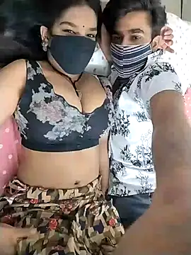 hottiess69 online show from April 17, 6:44 pm