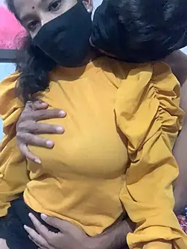 Snapshot of hottiess69 chatting on December 11, 1:47 am hottiess69 online show from December 11, 1:47 am