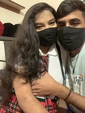 Snapshot of hottiess69 chatting on November 2, 5:23 am hottiess69 online show from November 2, 5:23 am