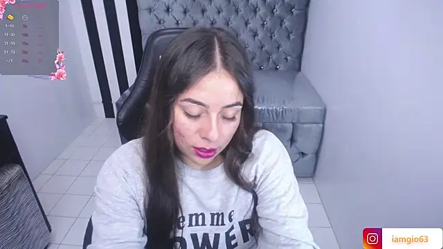 Snapshot of Georgina_1t chatting on February 18, 11:33 am Georgina 1t online show from February 18, 11:33 am
