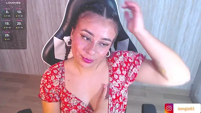 Snapshot of Georgina_1t chatting on March 13, 3:28 pm Georgina 1t online show from March 13, 3:28 pm