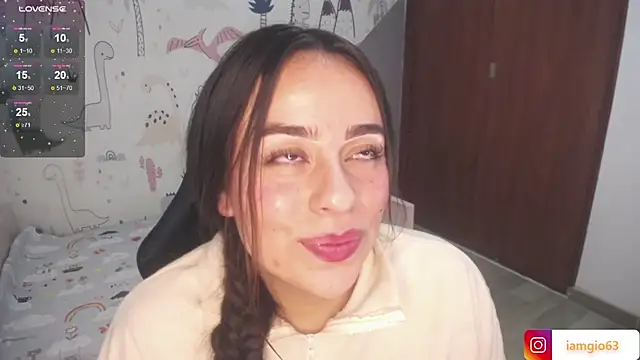 Snapshot of Georgina_1t chatting on February 19, 2:33 pm Georgina 1t online show from February 19, 2:33 pm