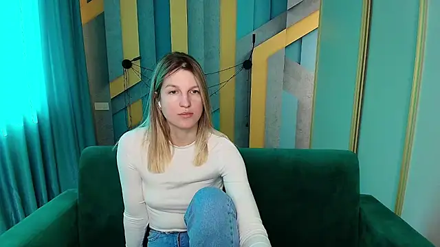 EmilyWalkeri online show from March 12, 7:56 am