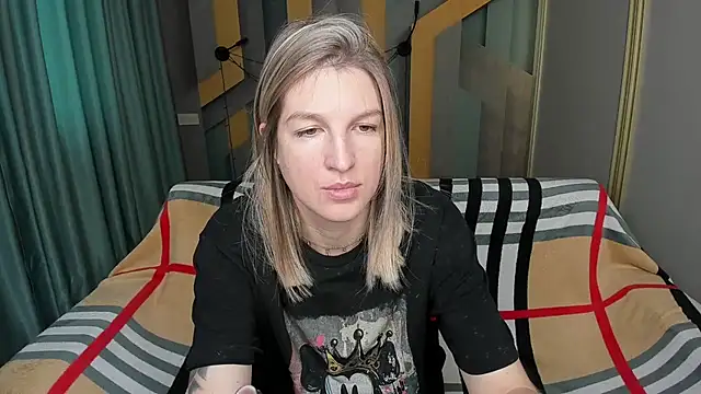 EmilyWalkeri online show from December 4, 7:07 am