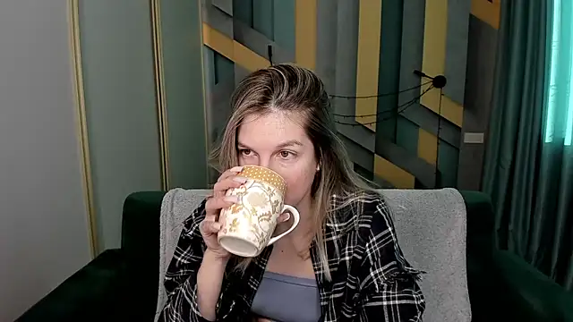 EmilyWalkeri online show from January 14, 7:45 am