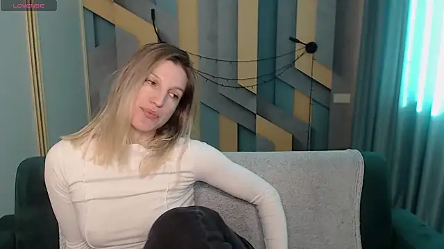 EmilyWalkeri online show from February 9, 8:01 am