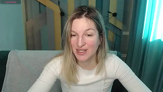 EmilyWalkeri online show from February 19, 8:33 am
