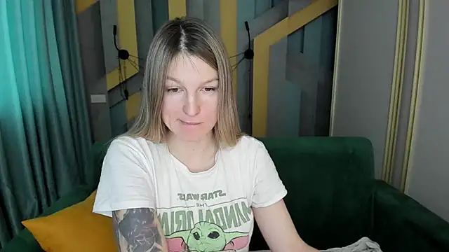 EmilyWalkeri online show from March 22, 7:32 am