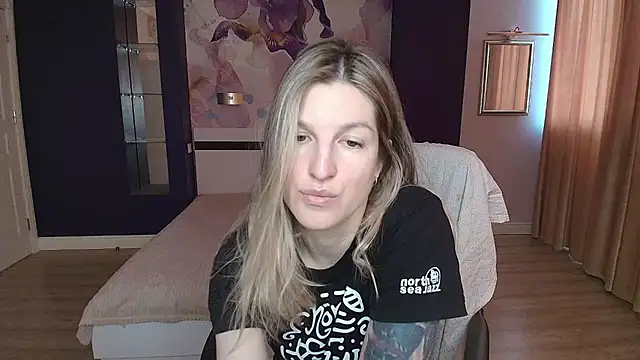 EmilyWalkeri online show from May 14, 6:32 am