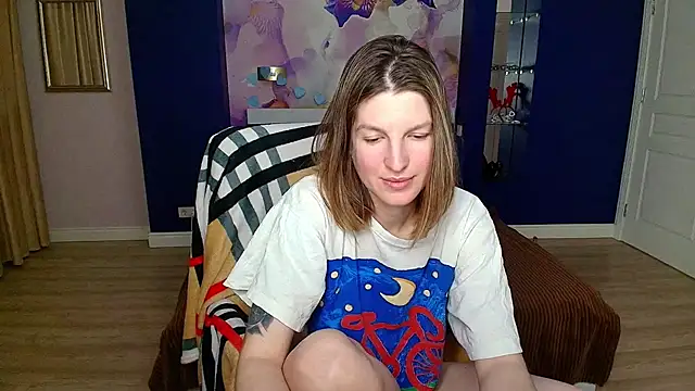 EmilyWalkeri online show from March 7, 10:10 pm