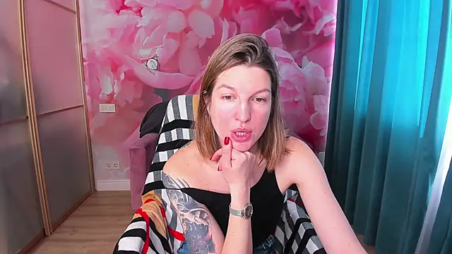 EmilyWalkeri online show from February 23, 6:49 am