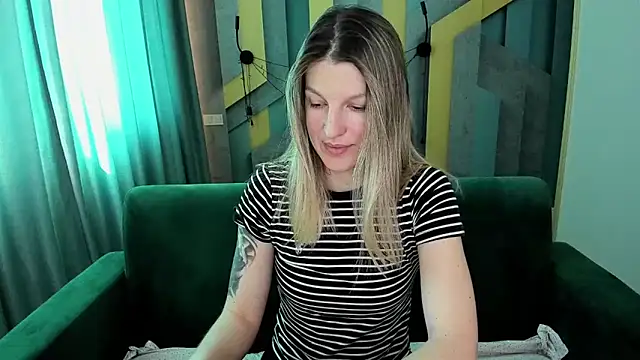 EmilyWalkeri online show from April 5, 6:42 am