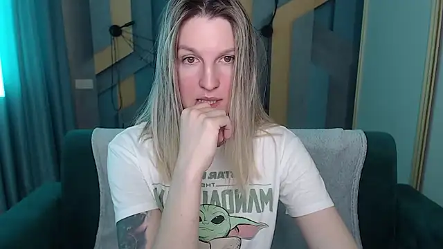 EmilyWalkeri online show from February 22, 7:33 am