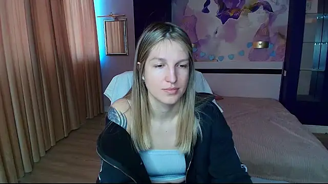 EmilyWalkeri online show from May 11, 6:15 am
