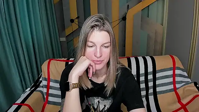 EmilyWalkeri online show from December 5, 7:51 am