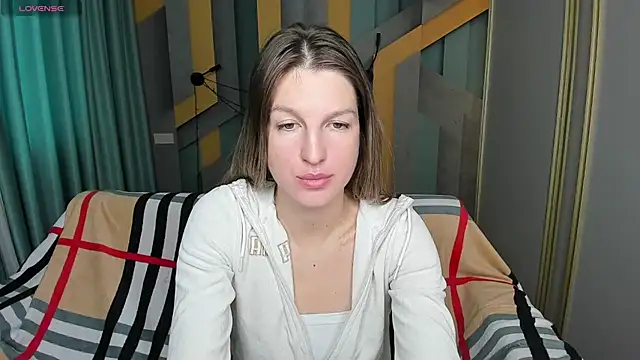 EmilyWalkeri online show from October 13, 7:10 am