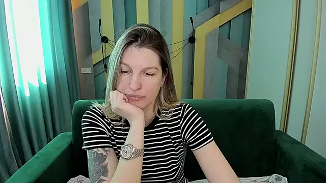 EmilyWalkeri online show from March 26, 7:39 am