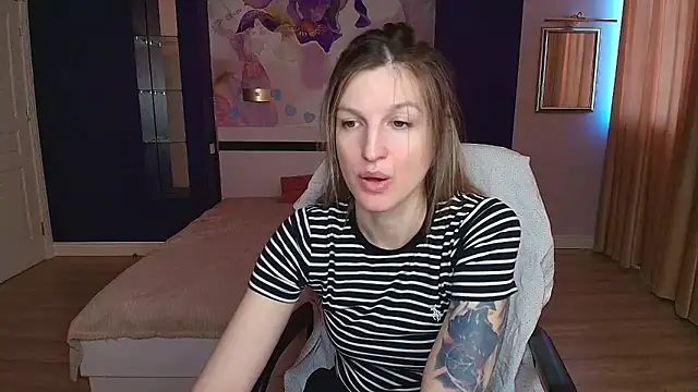 EmilyWalkeri online show from March 19, 8:14 am