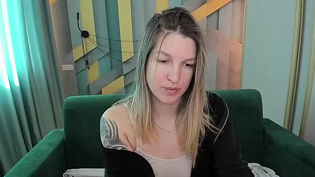 EmilyWalkeri online show from March 24, 7:41 am