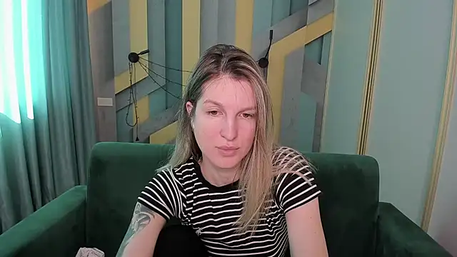 EmilyWalkeri online show from March 18, 8:06 am