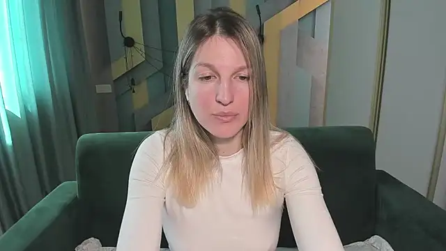 EmilyWalkeri online show from April 15, 7:36 am