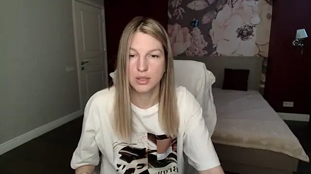 EmilyWalkeri online show from May 6, 7:01 am