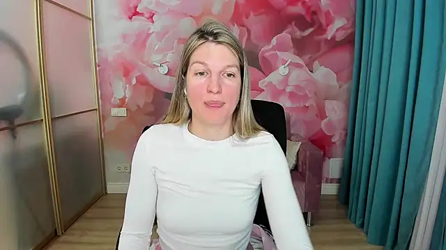 EmilyWalkeri online show from May 21, 7:00 pm