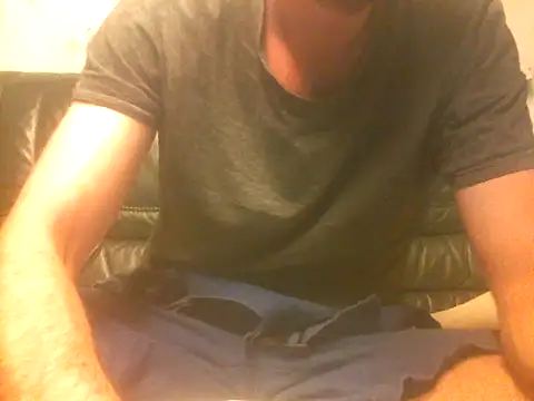 Snapshot of Rejtelmesest chatting on May 3, 7:17 pm Rejtelmesest online show from May 3, 7:17 pm
