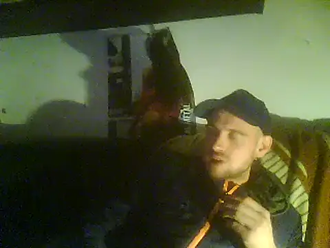 Snapshot of Rejtelmesest chatting on March 8, 2:01 am Rejtelmesest online show from March 8, 2:01 am