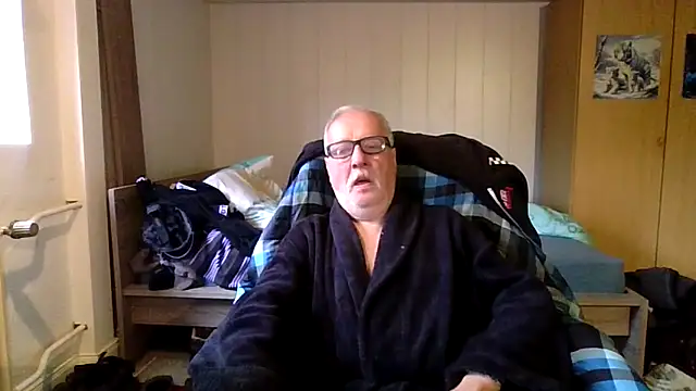 Snapshot of Sammy1660 chatting on October 3, 9:33 am Sammy1660 online show from October 3, 9:33 am