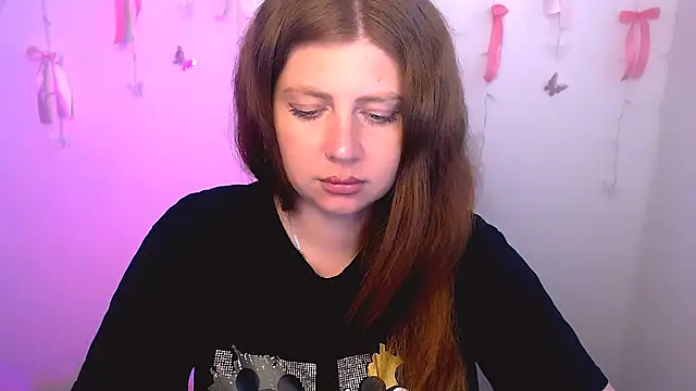 Snapshot of Lizzy_Love chatting on July 1, 11:21 am Lizzy Love online show from July 1, 11:21 am
