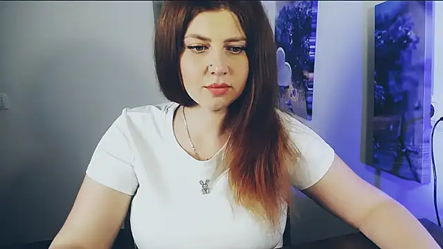 Snapshot of Lizzy_Love chatting on June 3, 9:10 am Lizzy Love online show from June 3, 9:10 am