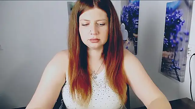 Snapshot of Lizzy_Love chatting on June 19, 10:43 am Lizzy Love online show from June 19, 10:43 am