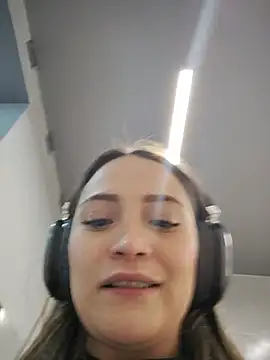 Snapshot of cindy_love2 chatting on May 21, 2:47 pm cindy love2 online show from May 21, 2:47 pm