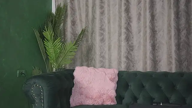 FoxieJullia online show from March 3, 5:26 am