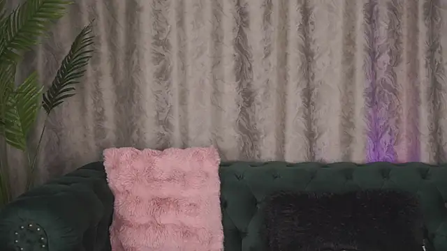 FoxieJullia online show from February 23, 5:34 am