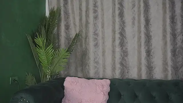 FoxieJullia online show from March 3, 8:30 am