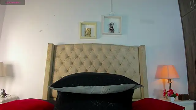 allisson m online show from November 25, 12:05 pm