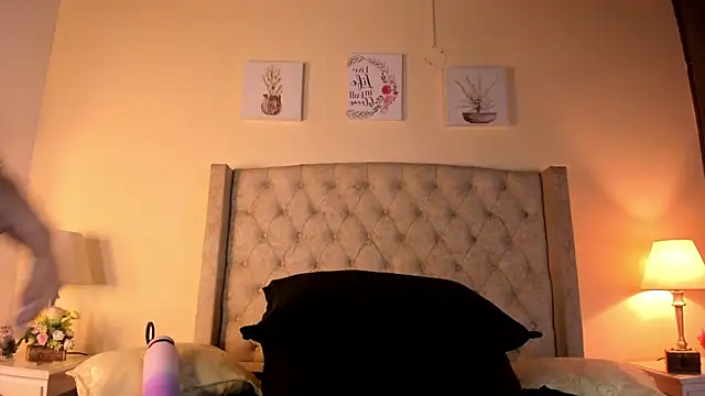 allisson m online show from April 22, 12:12 pm