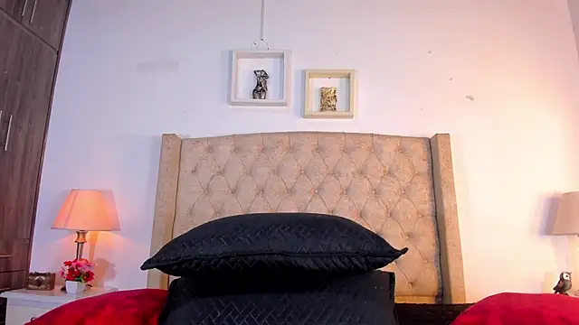 allisson m online show from December 17, 12:10 pm