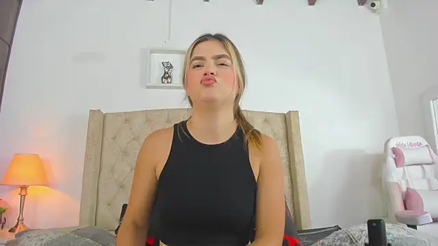 Snapshot of allisson_m chatting on February 26, 12:05 pm allisson m online show from February 26, 12:05 pm
