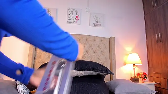 allisson m online show from April 14, 12:10 pm