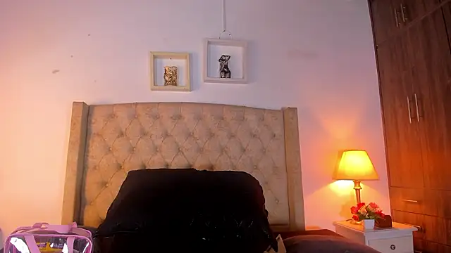 allisson m online show from March 3, 12:12 pm